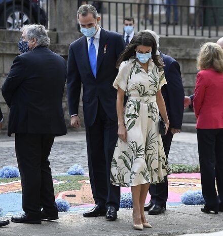 Queen Letizia wore a new printed shirt dress from Pedro del Hierro, and nude patent leather slingback pumps from Carolina Herrera