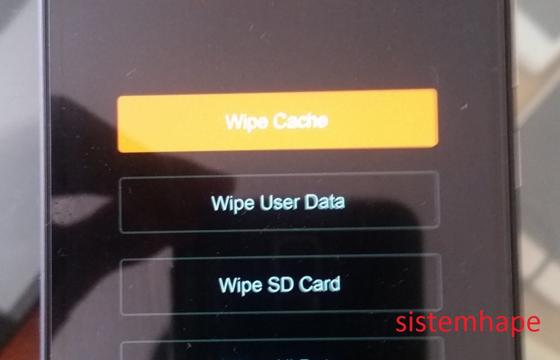 Redmi 3s загрузочное меню. Xiaomi 12 черный экран написано Reboot wipe data. Wipe data перевести