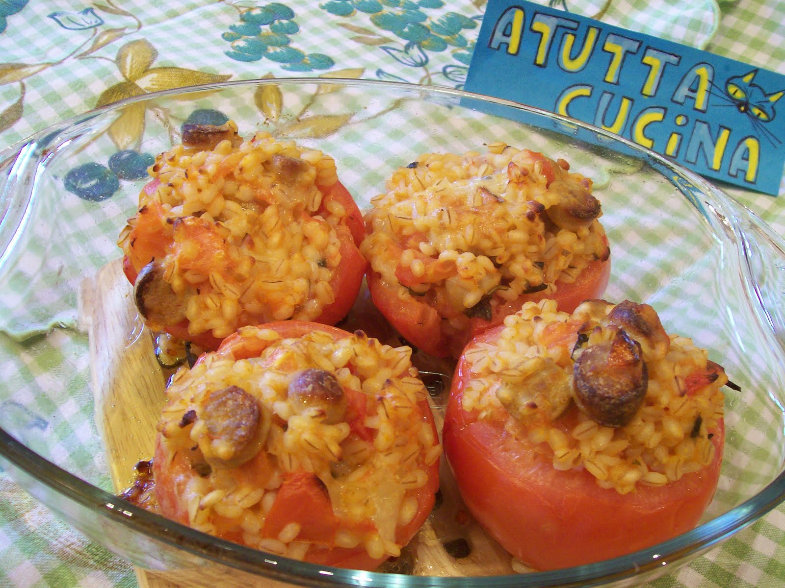 A tutta cucina pomodori ripieni di orzo e wurstel for Cucinare wurstel