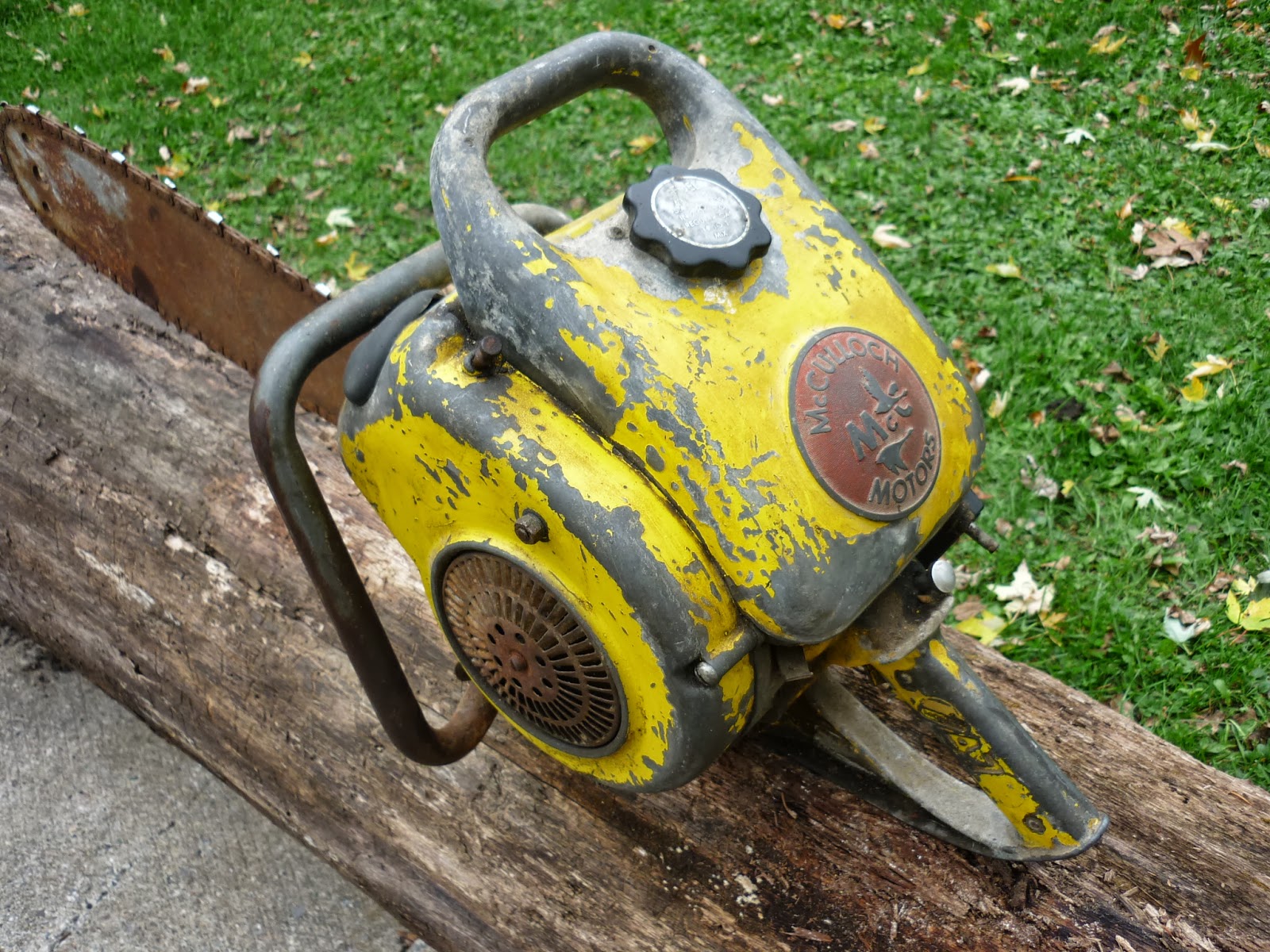 VINTAGE CHAINSAW COLLECTION MCCULLOCH model 47.