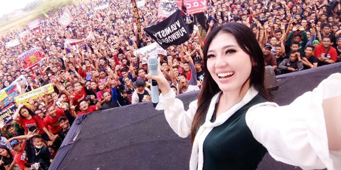 Bahkan Penonton Konser Ayu Ting Ting Pun Bisa Kalah Oleh Via Vallen