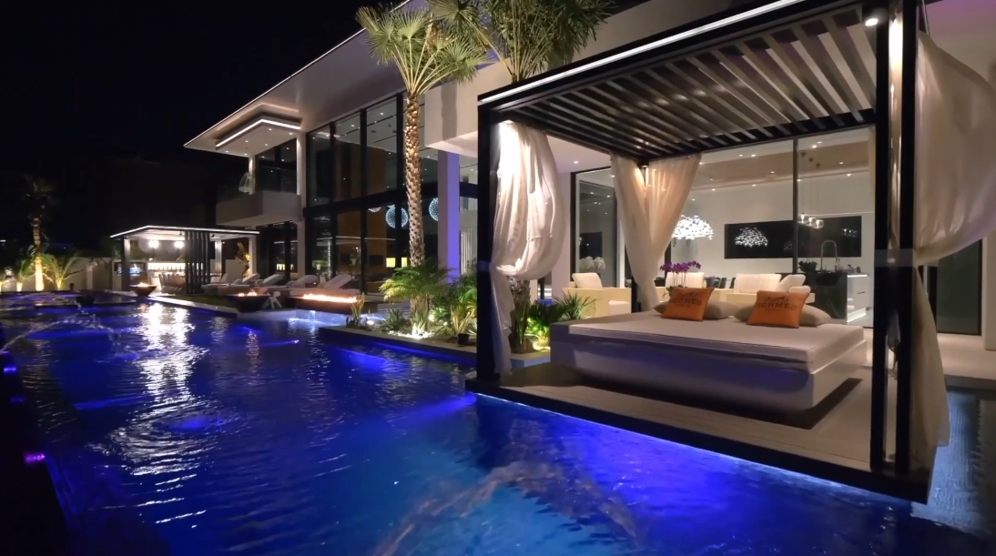92 Interior Design Photos vs. ONE100, Palm Jumeirah Dubai Luxury Beach Mansion Tour
