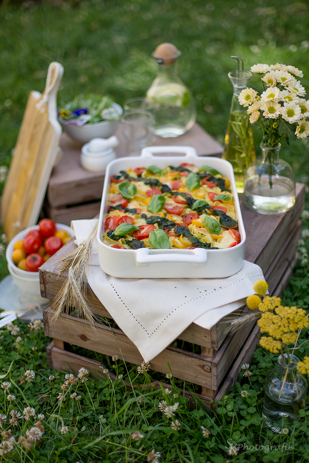 Sommerlicher Tomaten-Mozzarella-Auflauf mit Spinat-Pesto und ... Sommerlicher Tomaten-Mozzarella-Auflauf mit Spinat-Pesto und ...