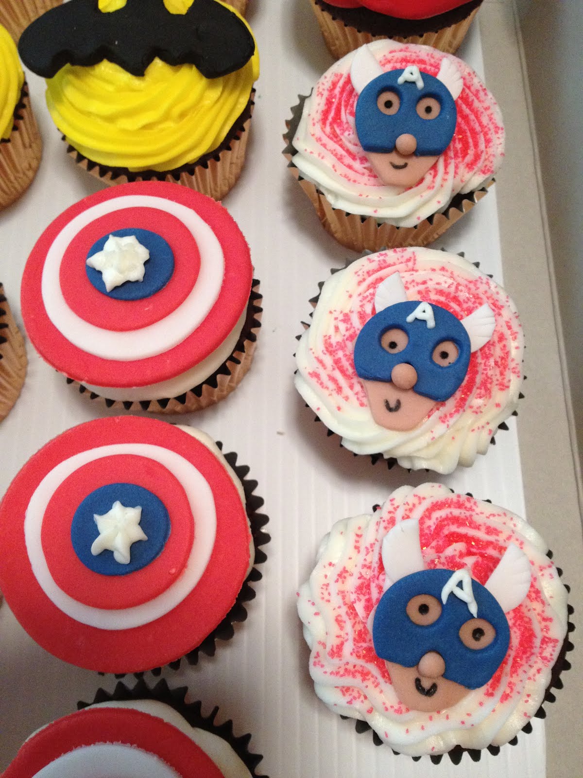 Katiediditcakes Superhero cupcakes