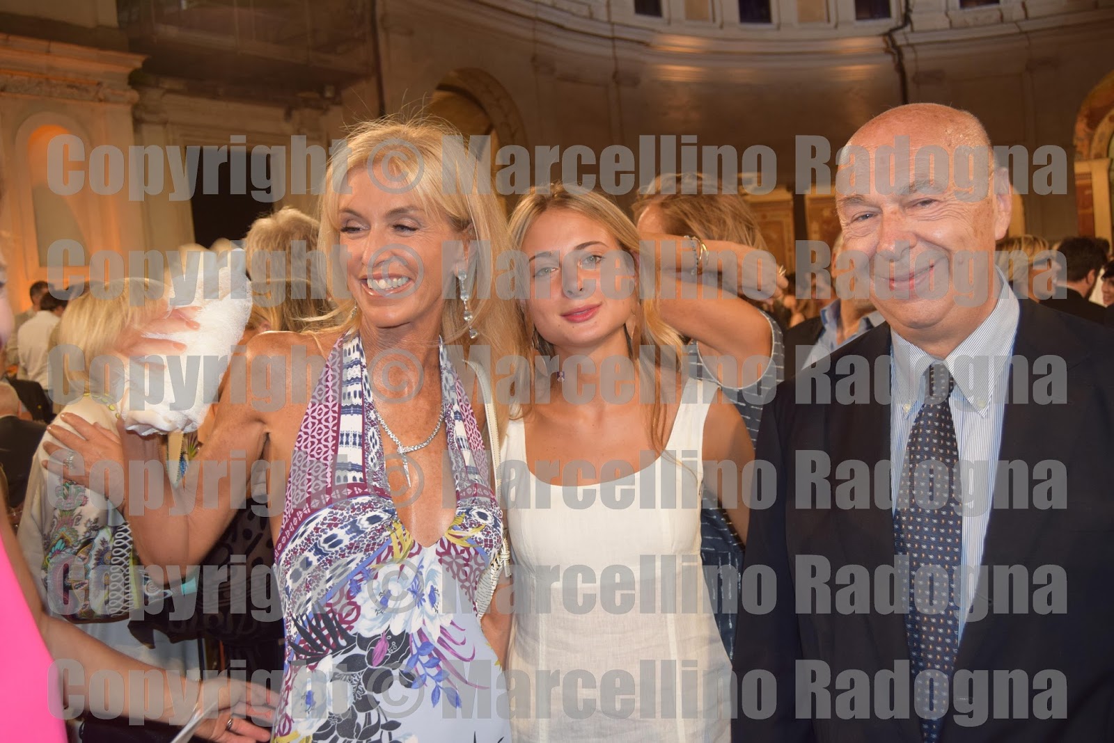 Marcellino Radogna Fotonotizie per la stampa Paolo Mieli con la figlia Oleandra e Annamaria
