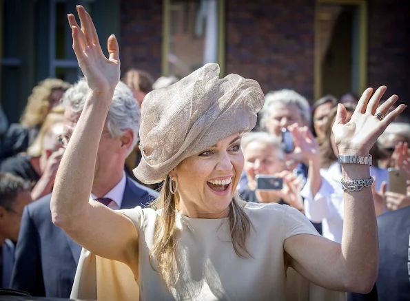 Dutch Queen Maxima launched National campaign of the 11th Neighbour's Day (Burendag). Queen Maxima wore Natan Dress, hat