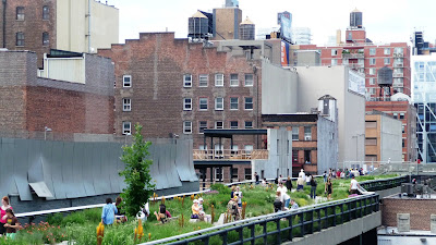Walking and Drinking Beer on New York’s High Line