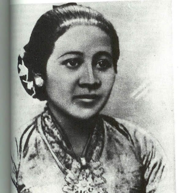 Contoh Biografi Dewi Sartika Rasmi Ro
