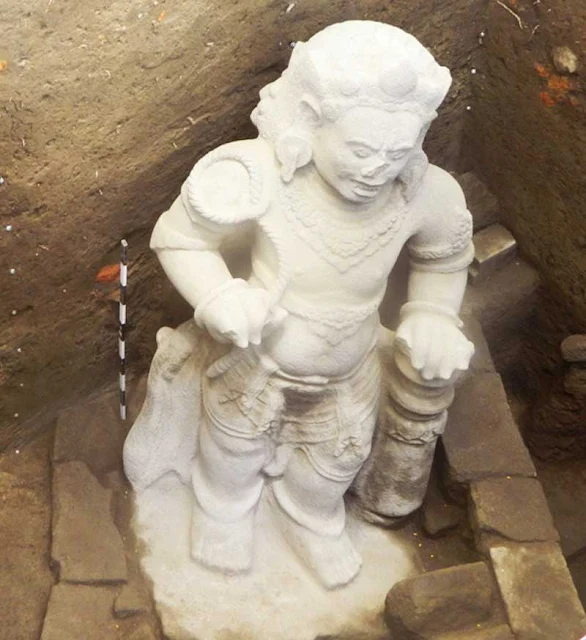 Foto Penemuan patung di desa Adan adan Gurah Kediri