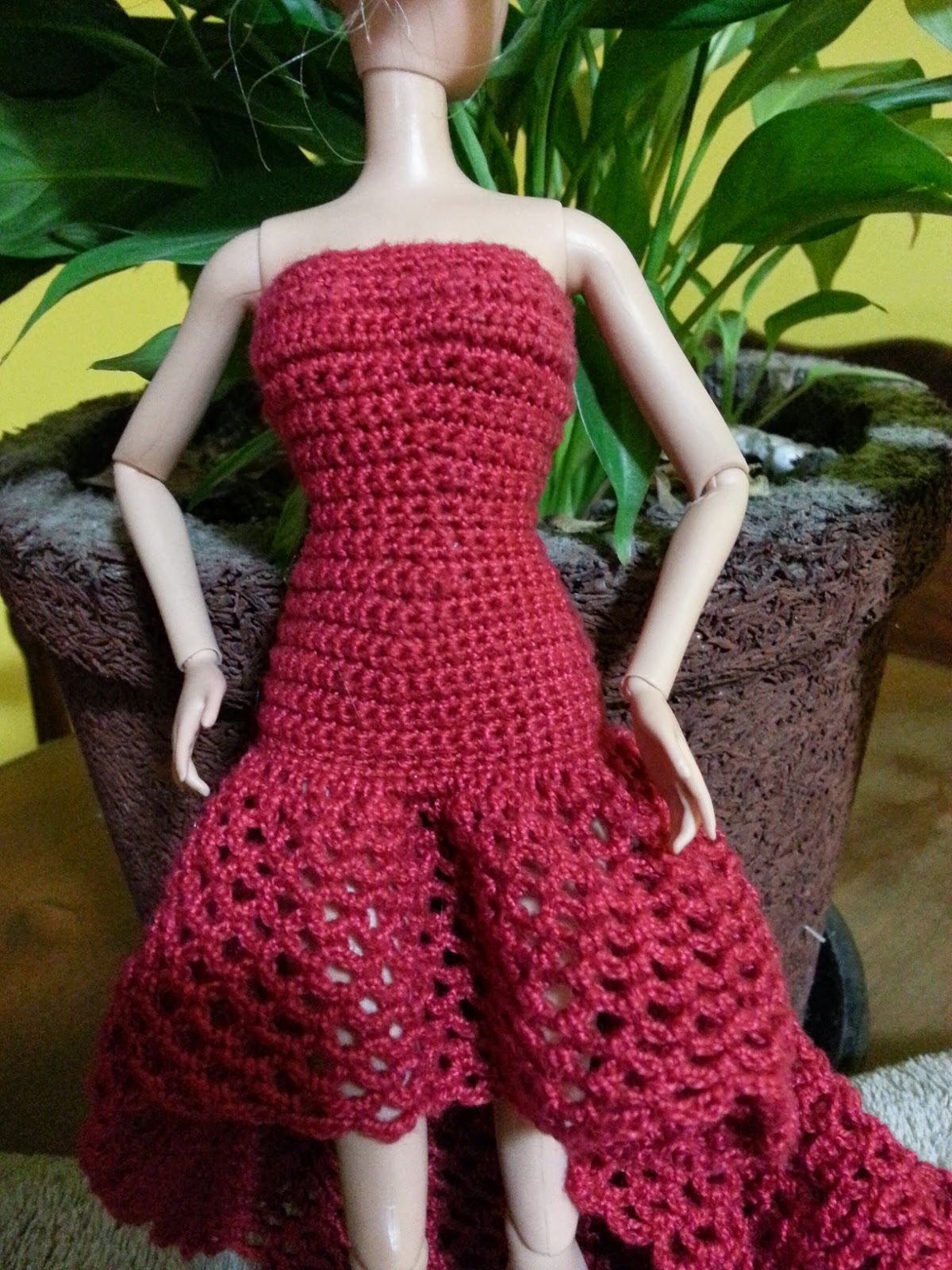 ROUPAS PARA BARBIE DE CROCHÊ  Crochet barbie clothes, Crochet doll dress,  Barbie clothes