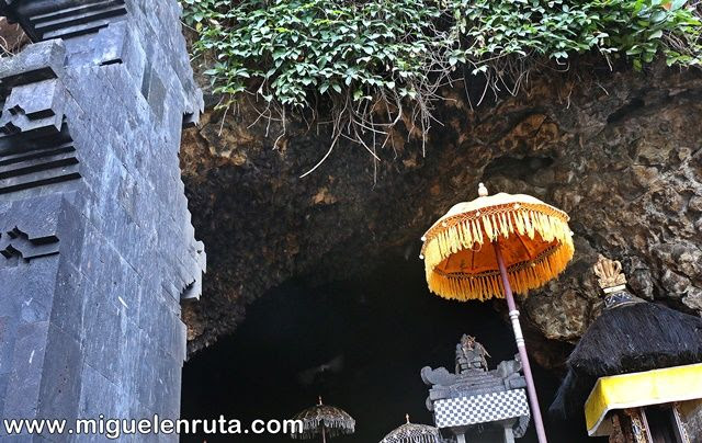 Cueva-serpiente-Pura-Goa-Lawah