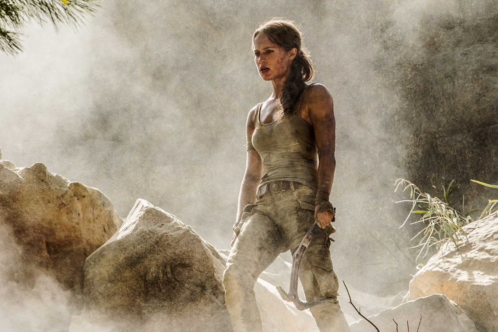 Alicia Vikander is Lara Croft in Tomb Raider  Pôsteres de filmes, Filmes  de aventura, Tomb raider