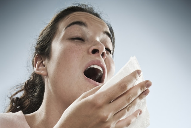 Sneezing-Reasons-How-To-Stop-Sneezing-Naturally-Effective-Home-Remedies