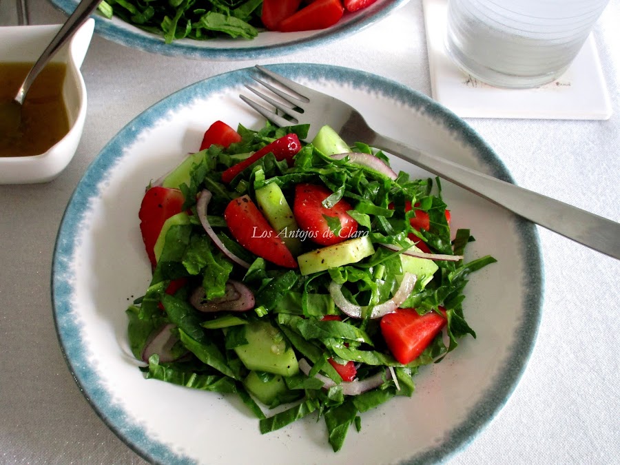 Ensalada de espinacas con fresas y pepino