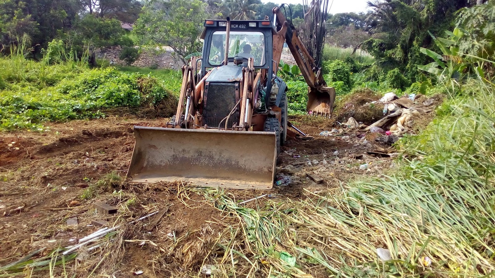 Sewa backhoe dan Lori 5 tan