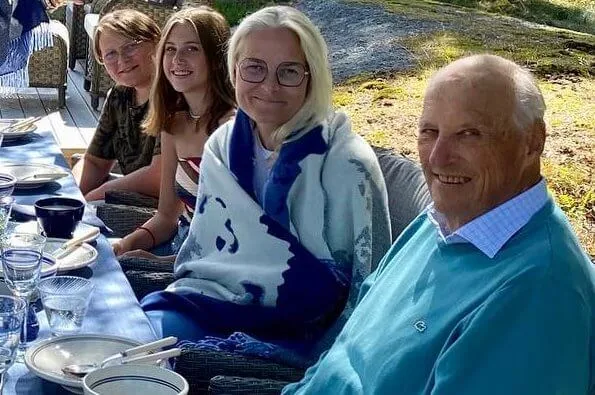 Queen Sonja, Crown Princess Mette-Marit, Princess Ingrid Alexandra, Princess Martha Louise, Maud, Emma and Leah on summer holiday