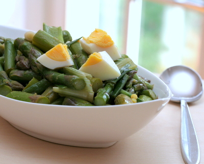Asparagus Scallion Salad with Hard-Cooked Egg, another healthy, substantial salad ♥ AVeggieVenture.com. Weight Watchers Friendly. Naturally Gluten Free. Dreamy for Spring!