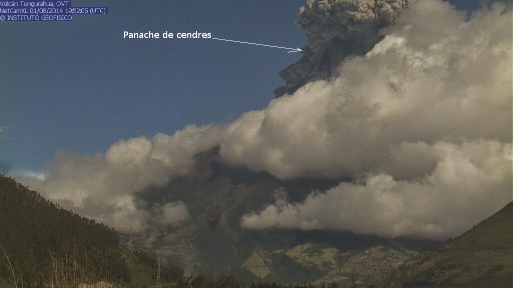 Panache de cendres sur le volcan Tungurahua, 01 août 2014