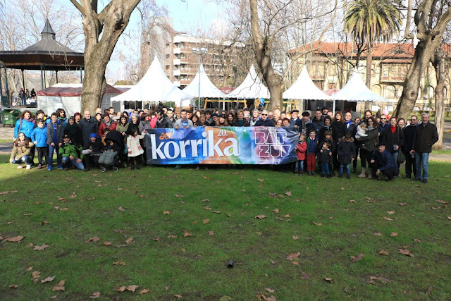 Foto en apoyo a la Korrika, durante las fiestas de San Vicente