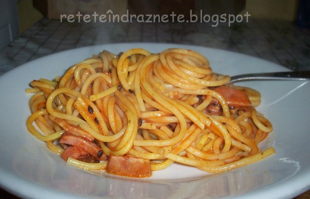 Spaghetti cu in, roşii