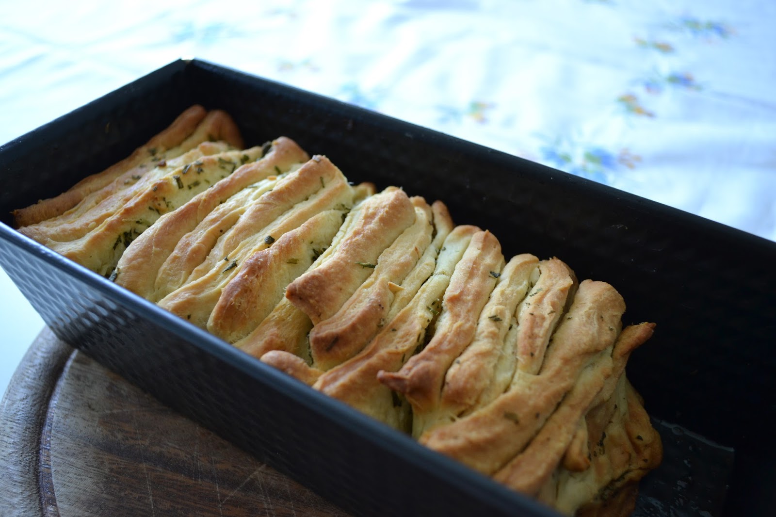 Gute Nahrung macht glücklich : Pull-apart-Brot mit Rosmarin, Thymian ...
