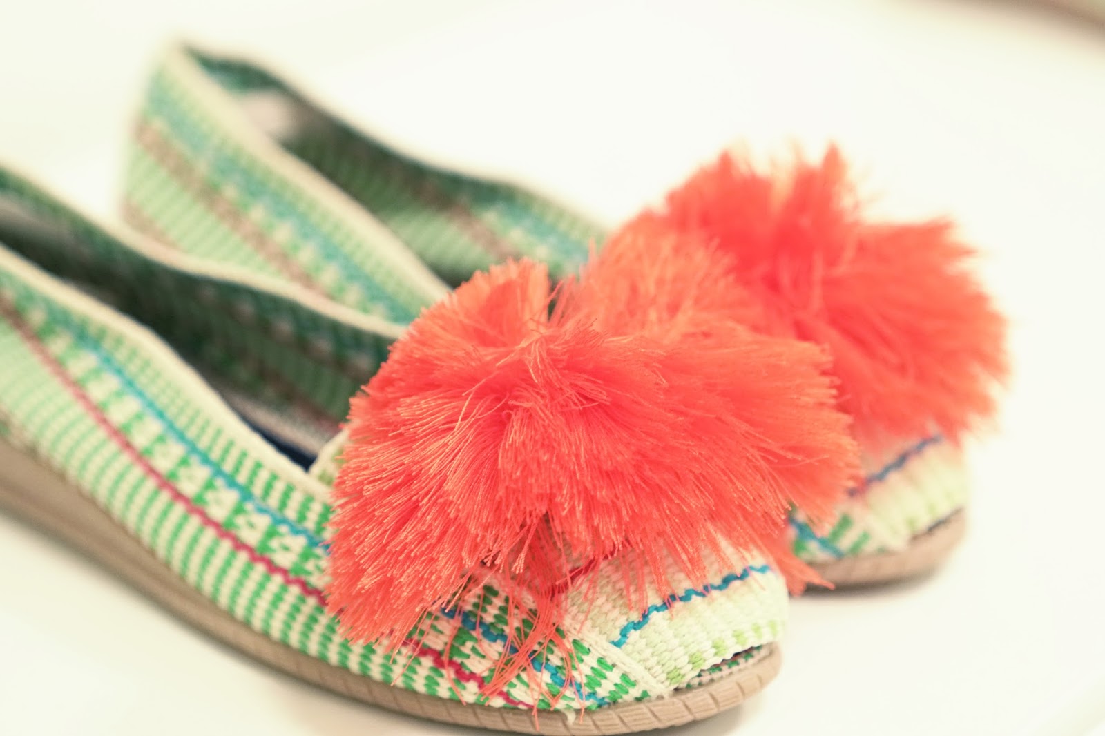 Alpargatas Planas Alpargatas Decoradas Con Pompones Sandalias