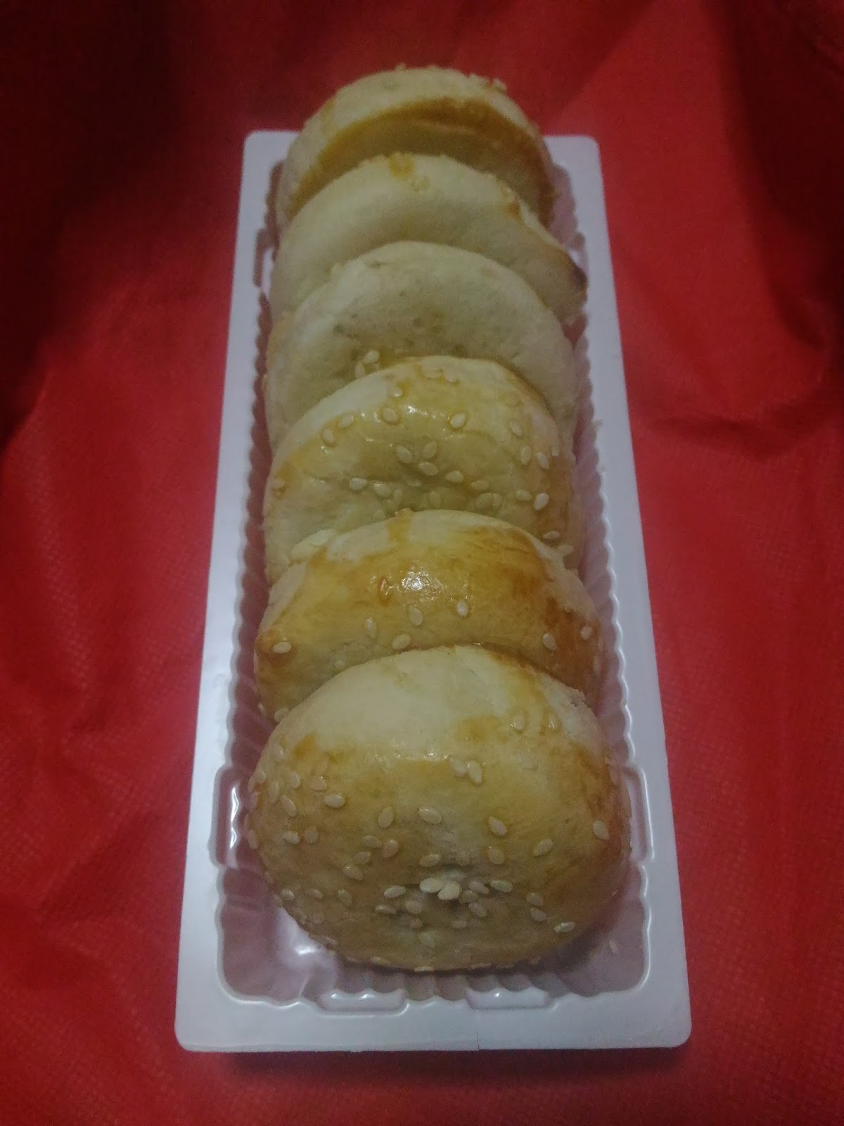 Cienanigans F&D Goldilocks Pork Hopia