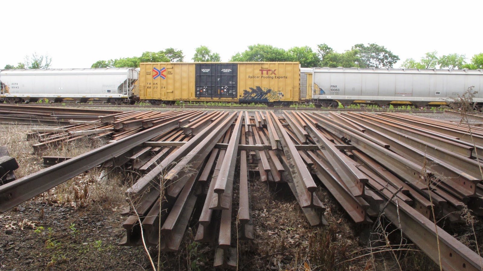 WestTorontoJunction RailBox and spare rails at Lambton Yard