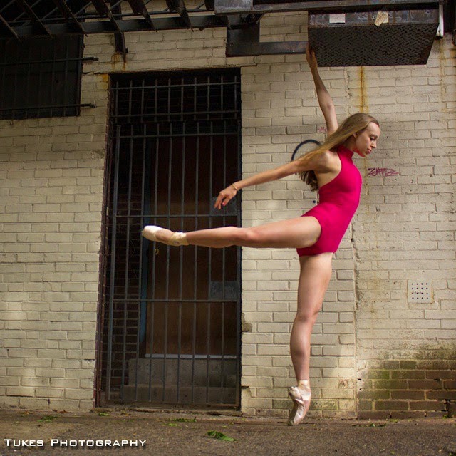 Her Calves Muscle Legs Fetish: Urban Ballet Ballerinas Muscular Calves ...