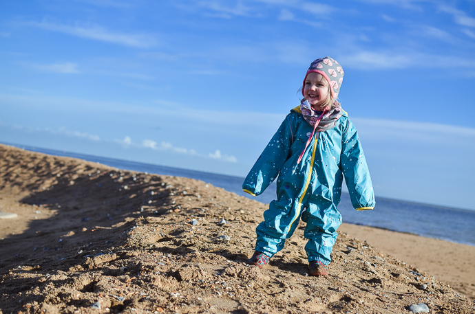 5 ways to play outside in winter, outdoor play, themummyadventure.com