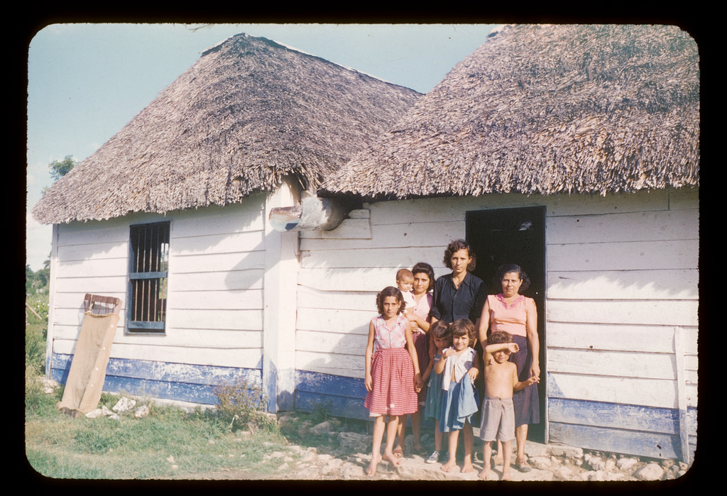 43 Rare Found Color Slides Capture Everyday Life of Cuba in the 1950s