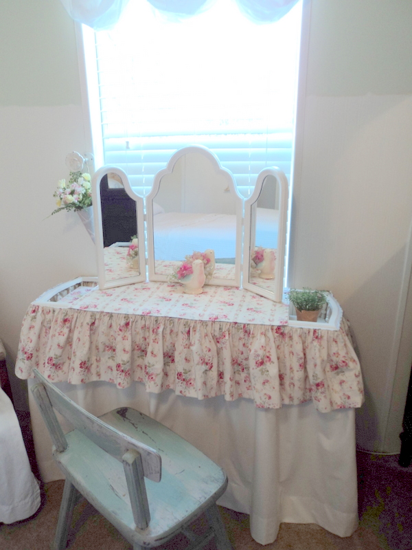 Magazine Your Home Vanity and Skirt