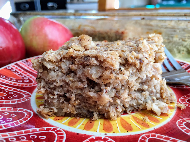 Vegan baked oatmeal with apples