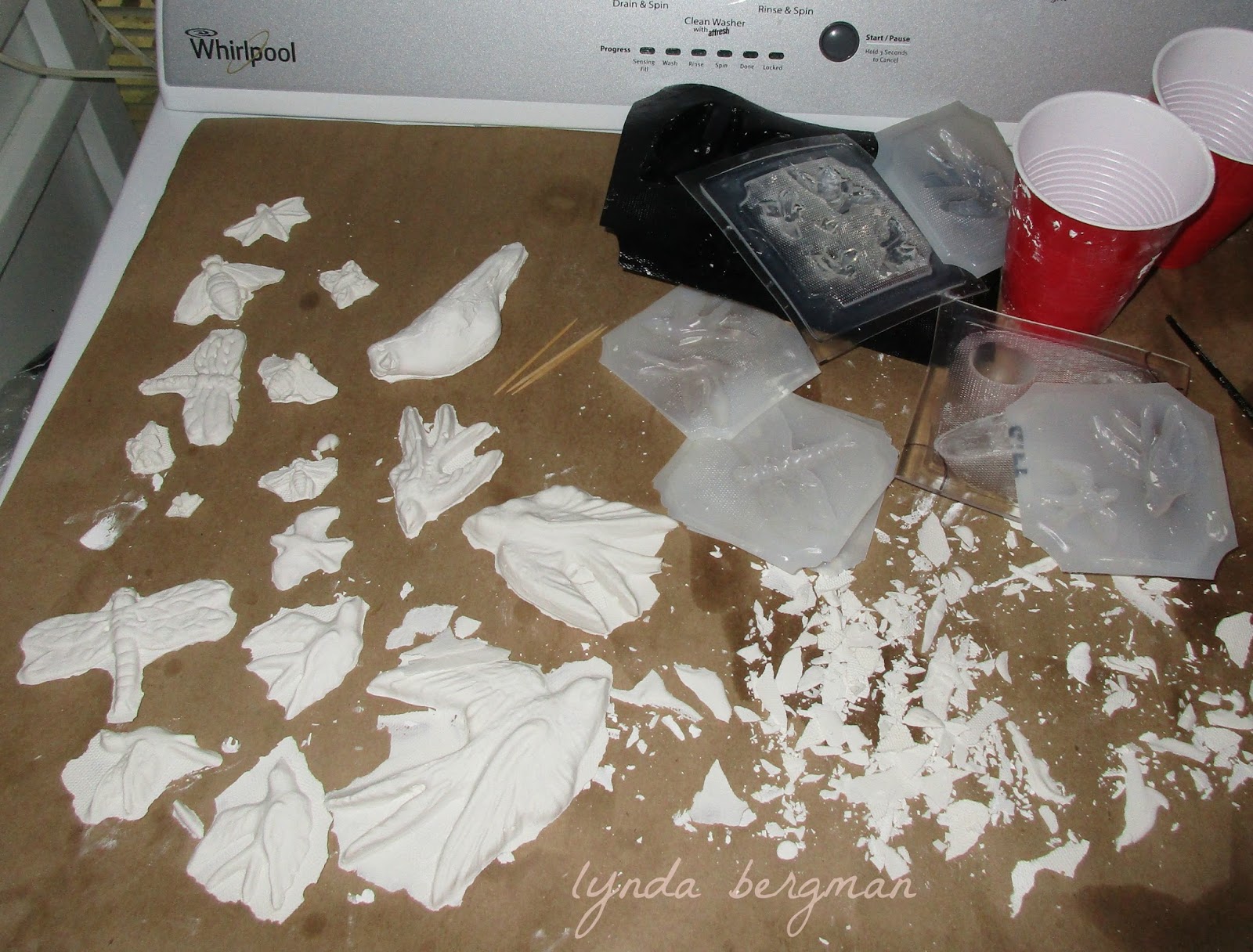 LYNDA BERGMAN DECORATIVE ARTISAN MAKING ART WITH MOLDS & PLASTER OF PARIS