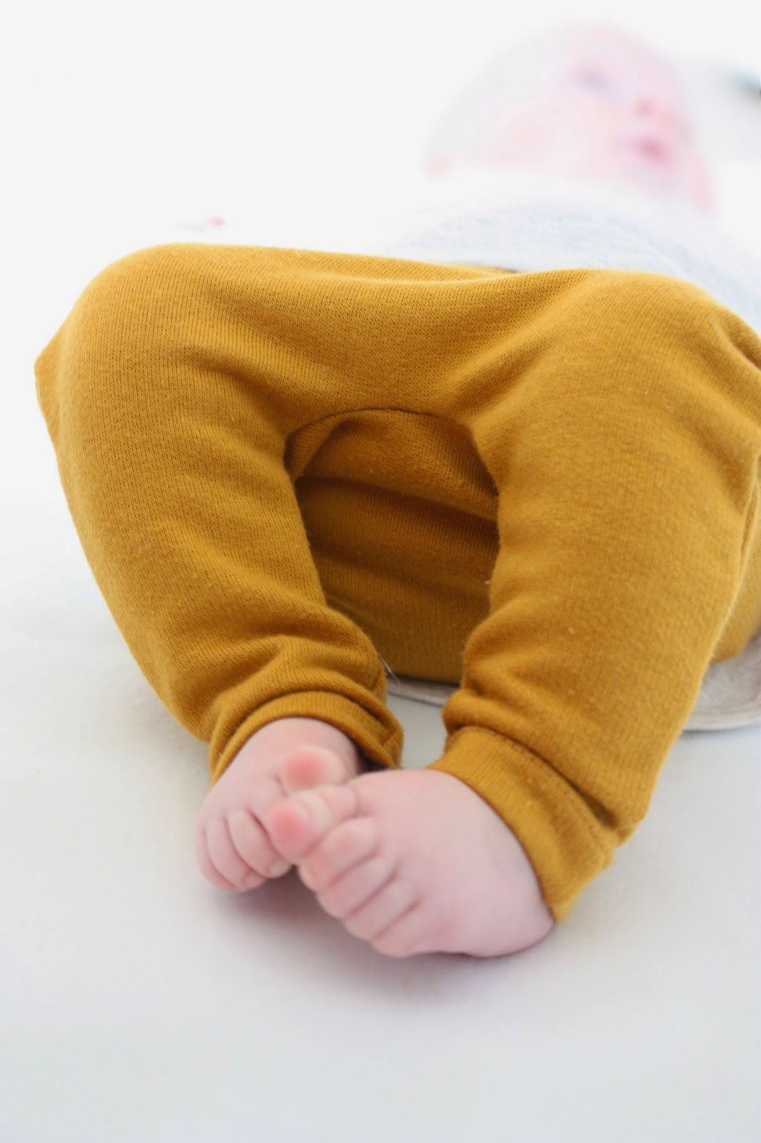 LL handgemaakt Baby outfit 4 pretty in mustard!