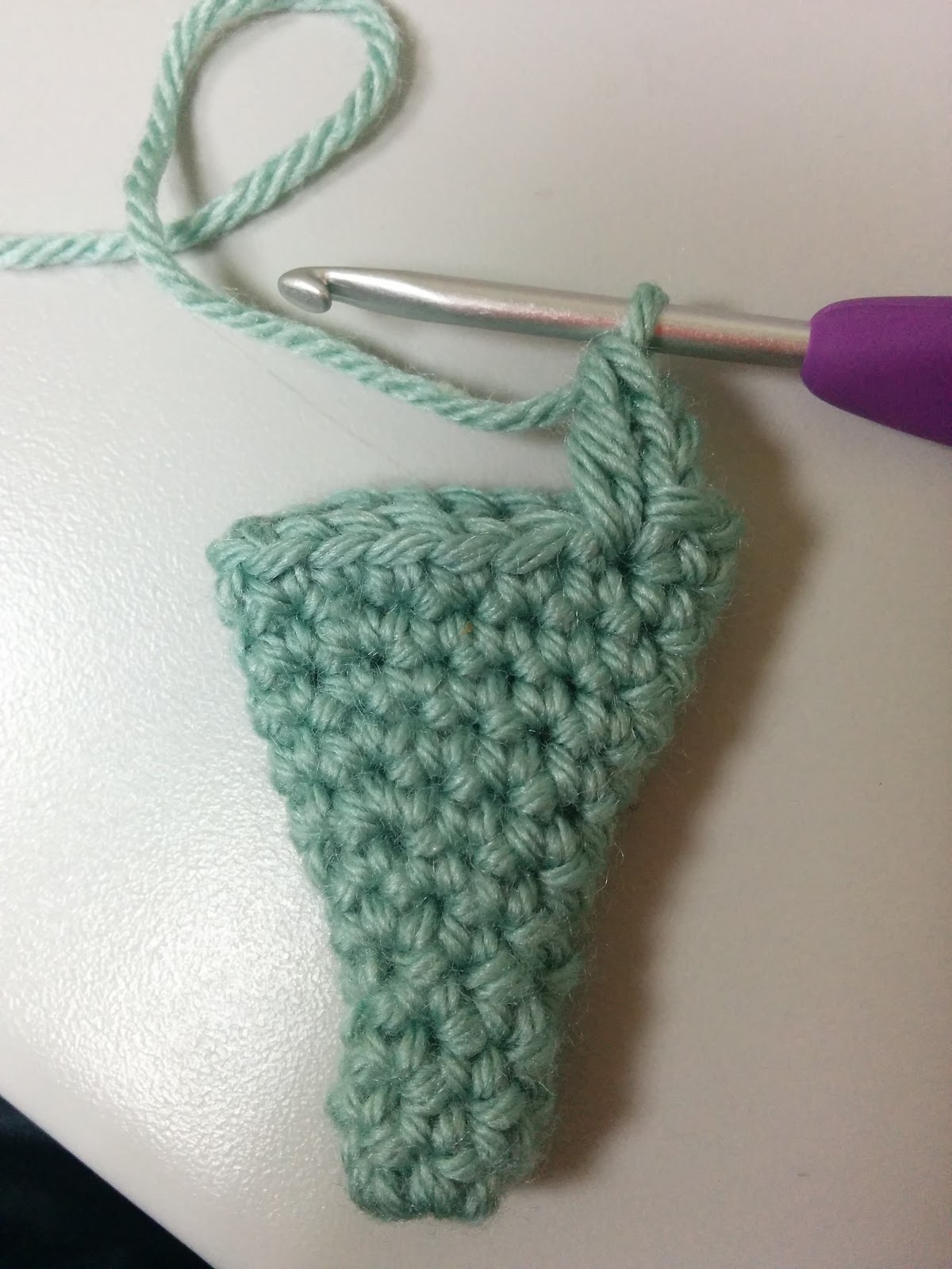 かぎ針で編む簡単な赤ちゃん用どんぐり帽子の編み方 Crochet And Me かぎ針編みの編み図と編み方