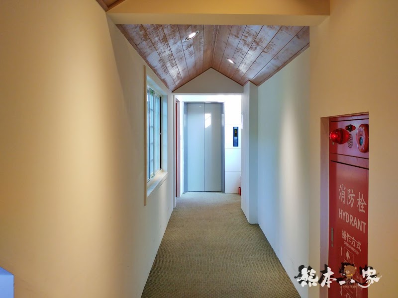 苗栗飛牛牧場親子住宿|牧場原墅家庭房|森林芬多精相伴的童趣屋