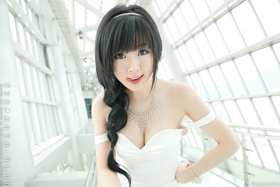 Người đẹp và xe - Hwang Mi Hee