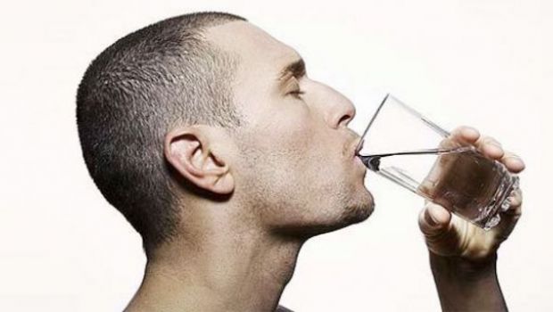 Terdapat banyak manfaat air putih bagi kesehatan.