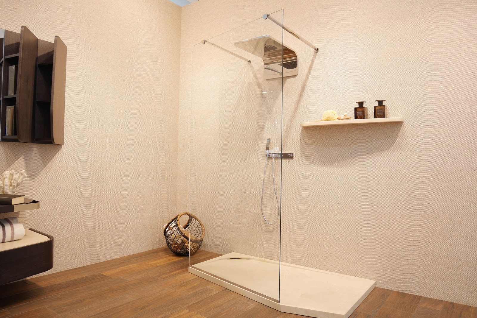 Celeiro do Móvel Zonas de duche novos materiais!