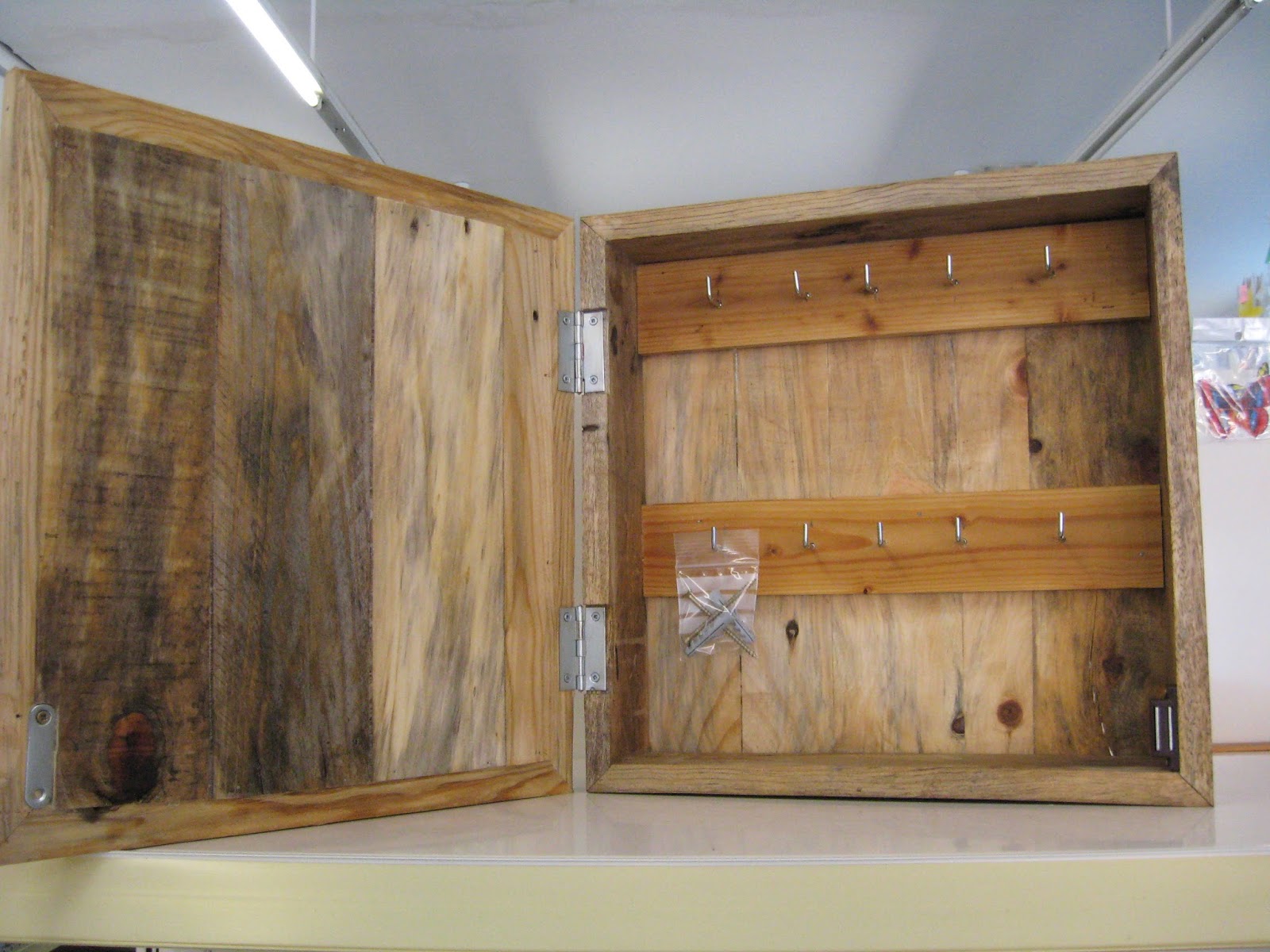 MUEBLES ARTESANOS DE MADERA (JESÚS GUTIERRÉZ LÁZARO): Armarios