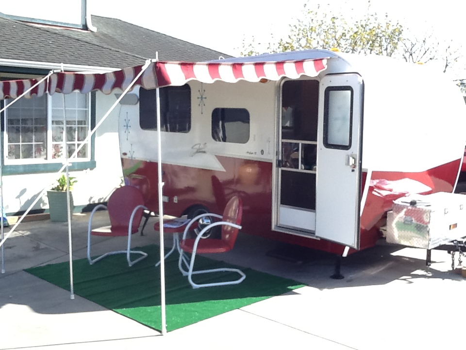Lovin' My Retro Shasta! Our New Shatsa Awning!