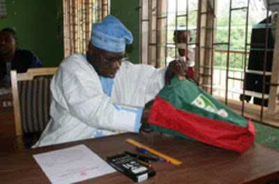 Chief Olusegun Obasanjo now writes a weekly commentary in a newspaper column! 1
