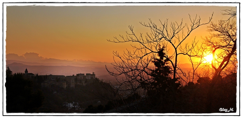 MIRABLOG DE GRANADA: Puesta de sol sobre la Alhambra...