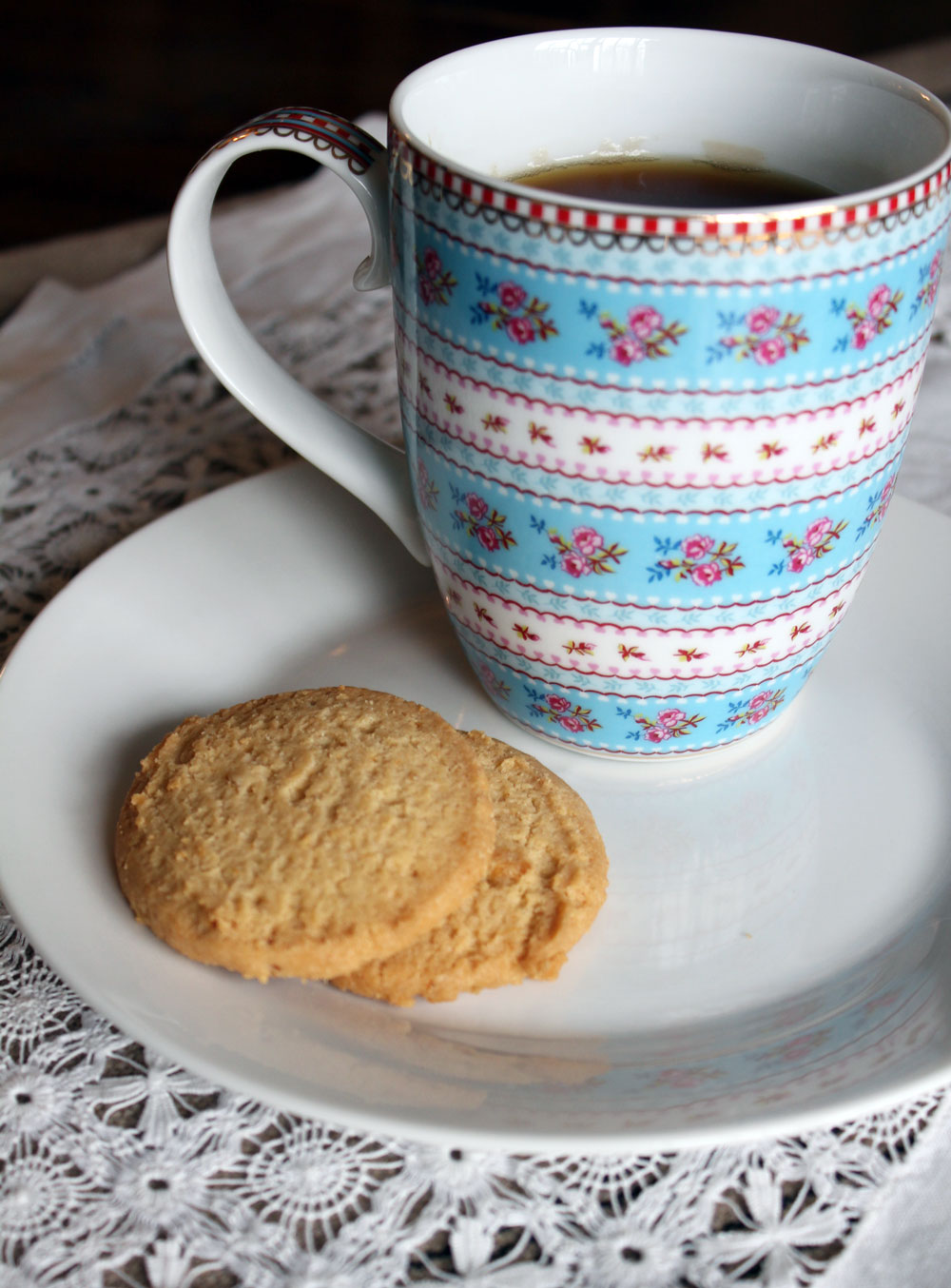 Sharing a Cup of Tea... Itsy Bits and Pieces