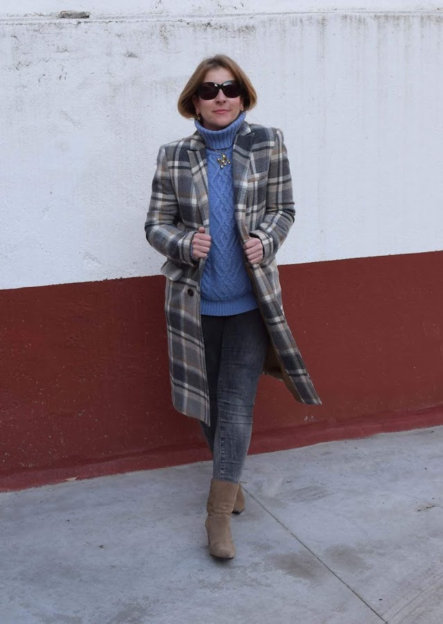 A_cuadros_grises_y_marrones