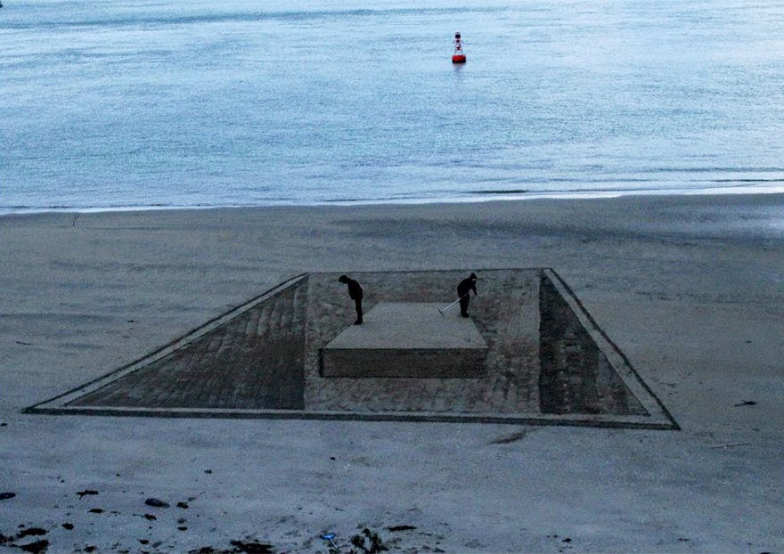 Mind-Bending 3D Beach Art By NZ Artist Jamie Harkins