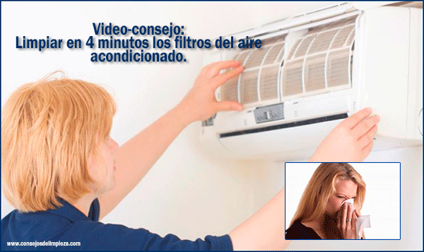 Mujer quitando el filtro del aire acondicionado