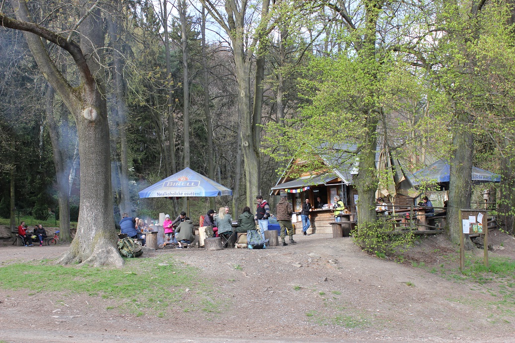 občerstvení na Skalce, kde si můžete opéct buřty