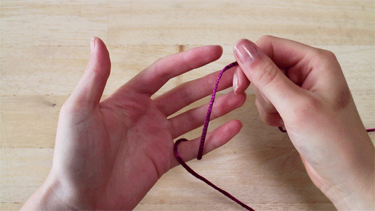 Как правильно завязывать нитку. Узелок на нитке. Завязывание узелков на нитке. Узел для нитки с иголкой.